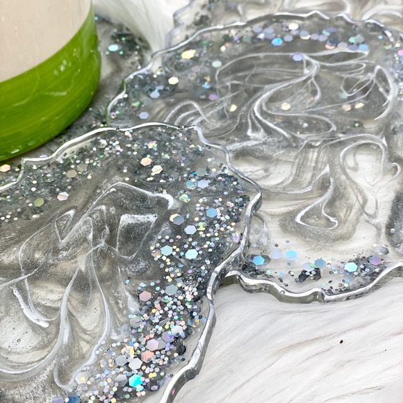 Set of Silver coasters Resin Geode Modern coasters and Silver glitter - Picture 3 of 7